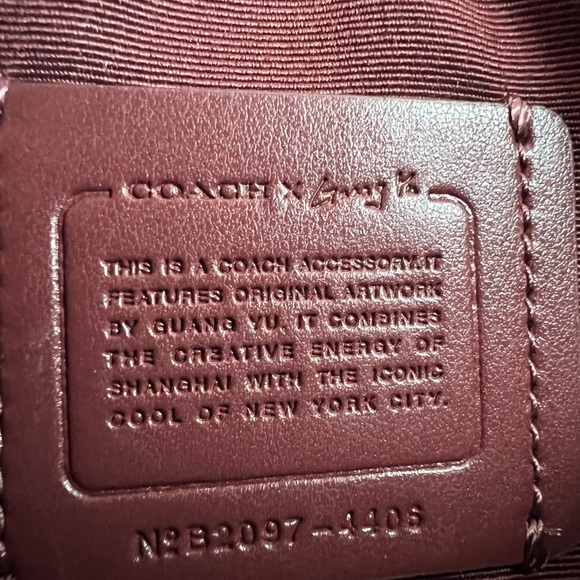 NWT COACH Corner Zip Wristlet Signature Canvas Rexy by Guang Yu Lt Khaki/Chalk - Picture 3 of 13